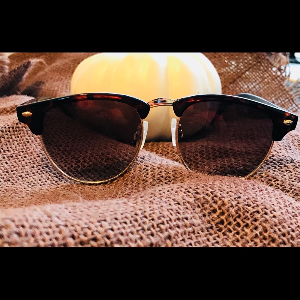 Women’s tortoise shell trendy wayfarer sunglasses